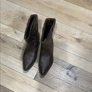 Cowgirl boots never worn. Size 8